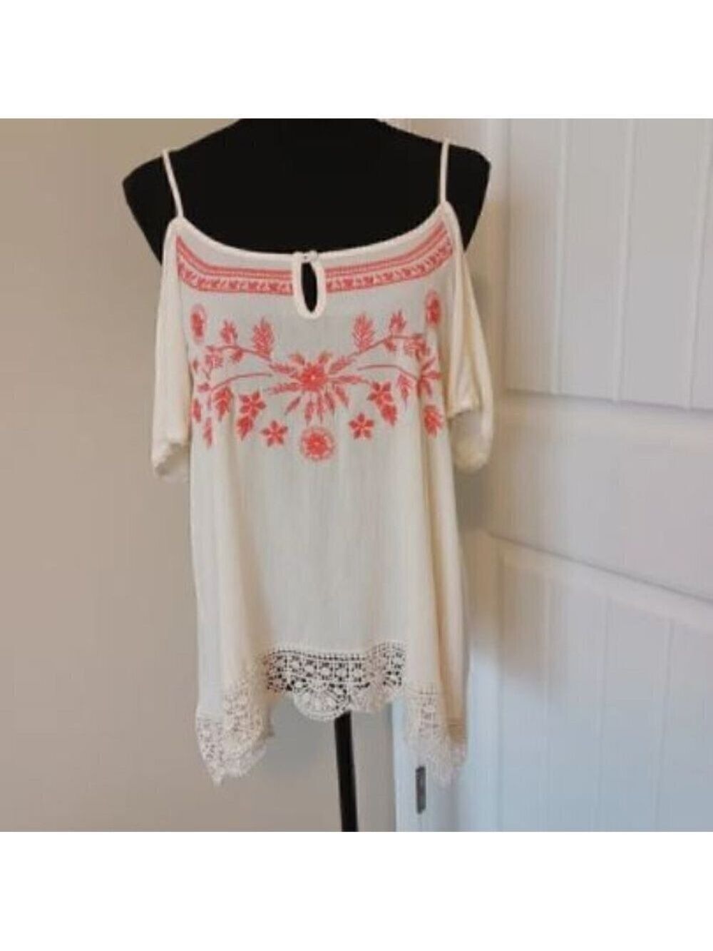 Taylor & Sage Embroidered Cold Shoulder Blouse  Size XL